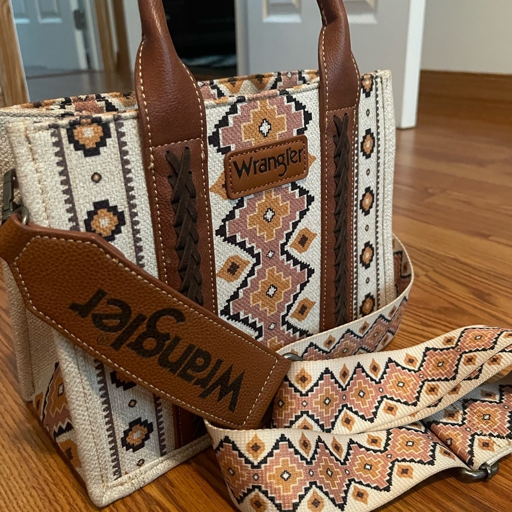 Viral Wrangler satchel crossbody